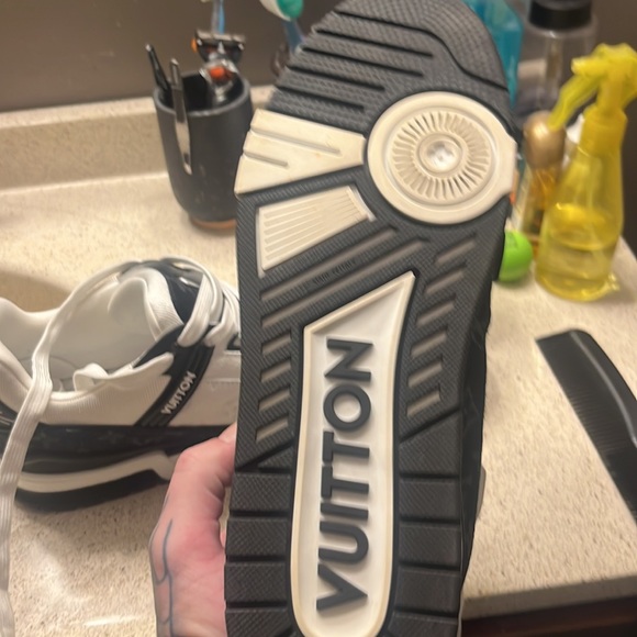 Black & grey - Picture 2 of 2